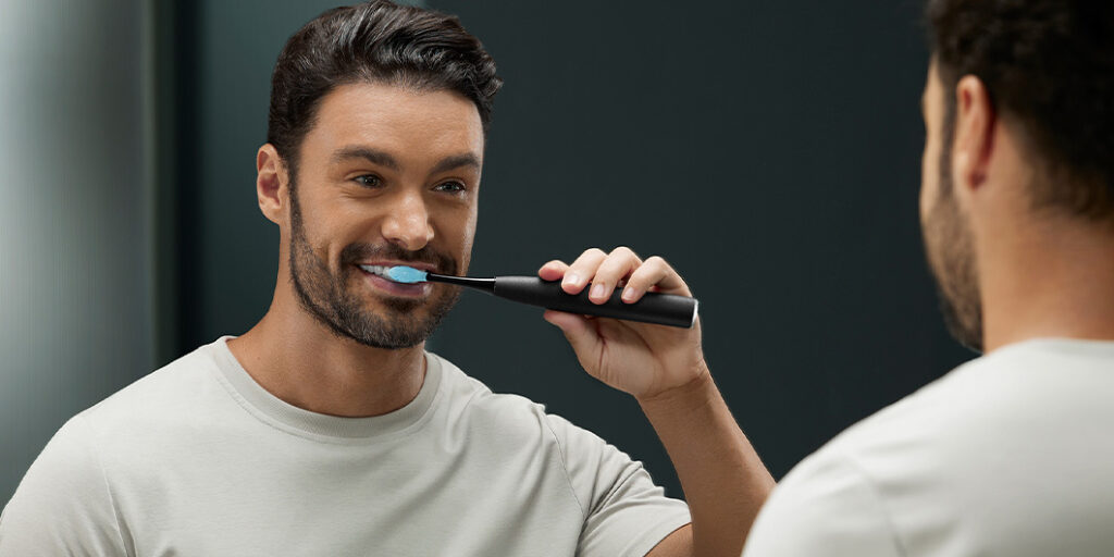 Як правильно чистити зуби ультразвуковою щіткою? Поради та рекомендації
Как правильно чистить зубы ультразвуковой щеткой? Советы и рекомендации